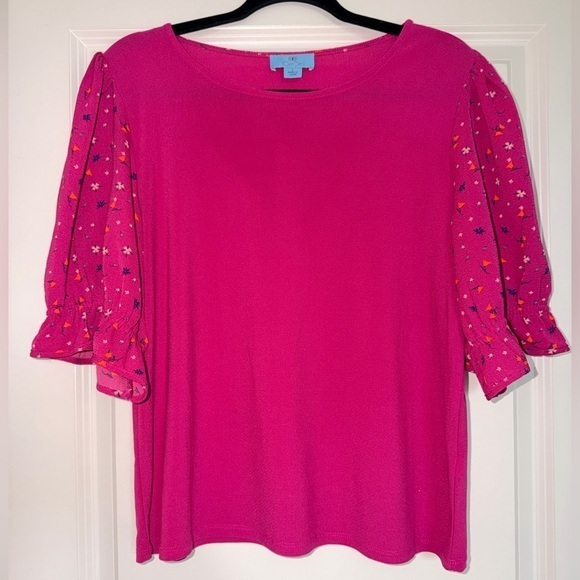 CeCe Tops - CeCe Women's Pink Top with Patterned Sleeves size Large